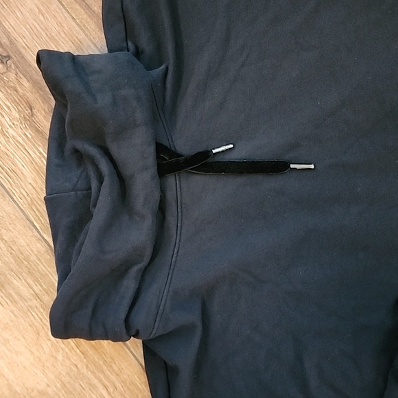 Ugg - Picture 2 of 9